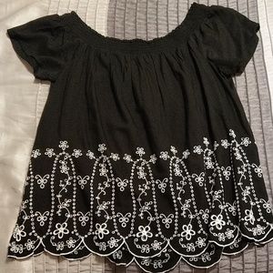 Flowy embroidered detail Old Navy blouse